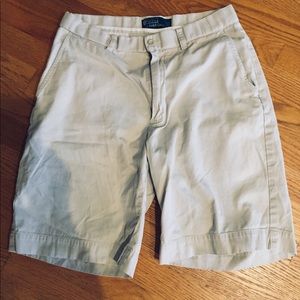 Men’s khaki shorts